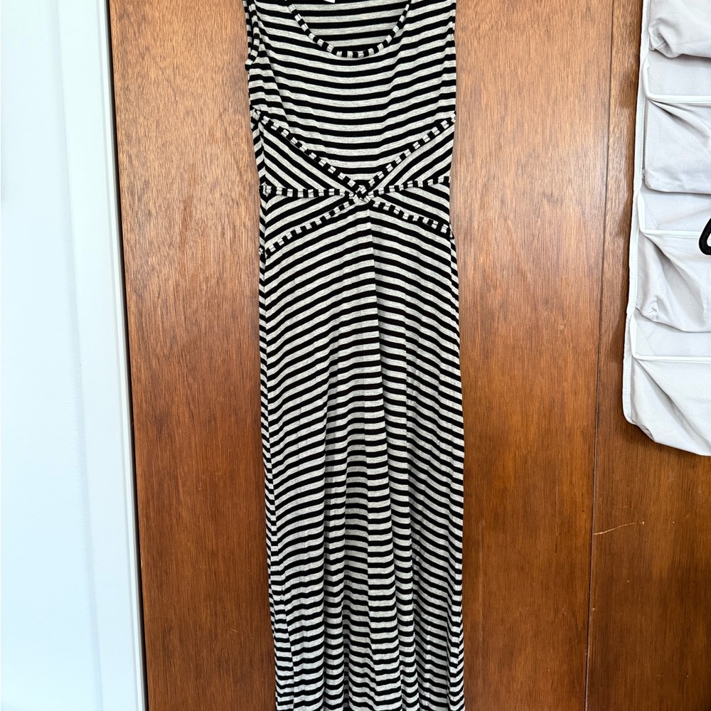 Max Studio Black and Cream Sleeveless Sheath Maxi Dress
